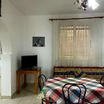 Guest House&tavern Leo *