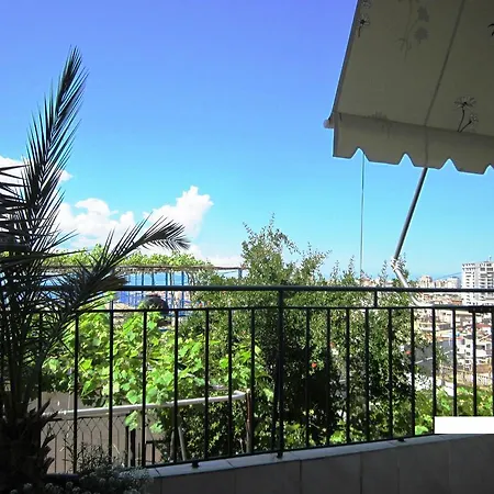 And Tavern Leo ساراندا