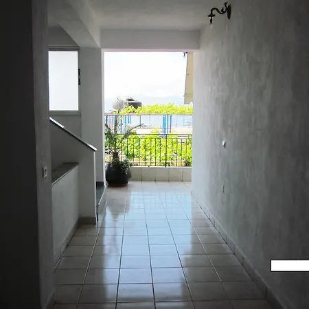 And Tavern Leo ساراندا