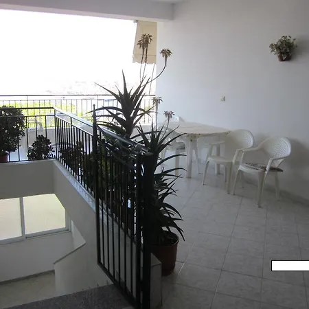 And Tavern Leo ساراندا