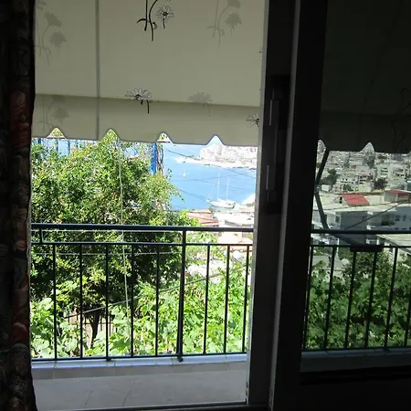 And Tavern Leo بيت ضيافة *