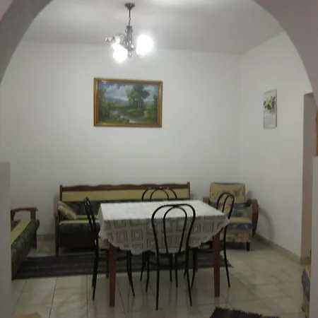 And Tavern Leo Saranda