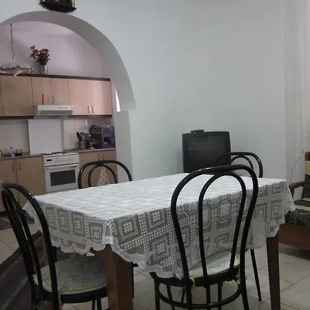 And Tavern Leo بيت ضيافة