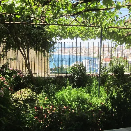 And Tavern Leo * Saranda