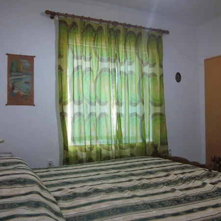 And Tavern Leo ساراندا