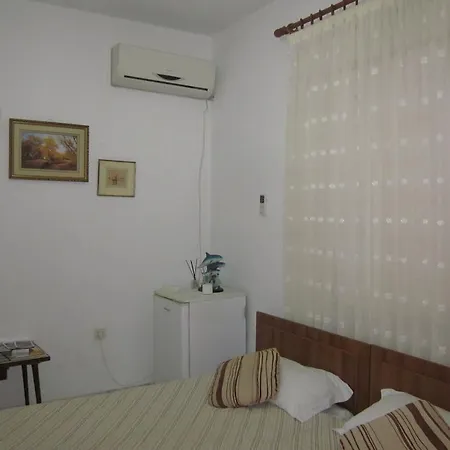 And Tavern Leo ساراندا