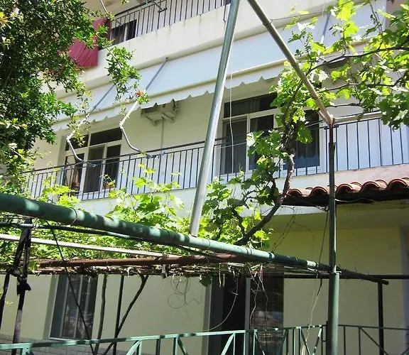 And Tavern Leo Sarandë