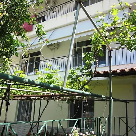 And Tavern Leo Sarandë