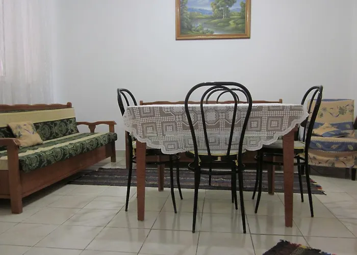 And Tavern Leo * Sarandë