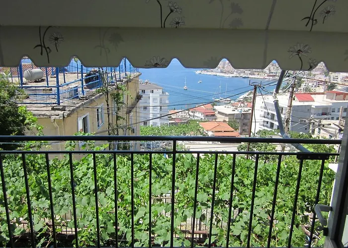 And Tavern Leo 게스트하우스 Sarandë