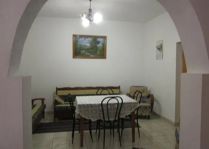 And Tavern Leo Sarandë