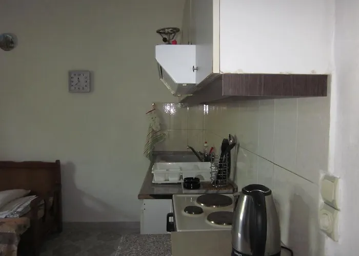 And Tavern Leo 게스트하우스 Sarandë